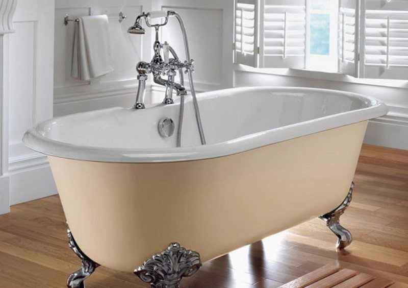Какая ванна лучше: акриловая или чугунная?